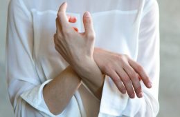 Tremores nas mãos, sinal de uma tiroide hiperativa